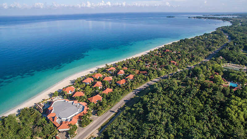 Couples Swept Away - Negril